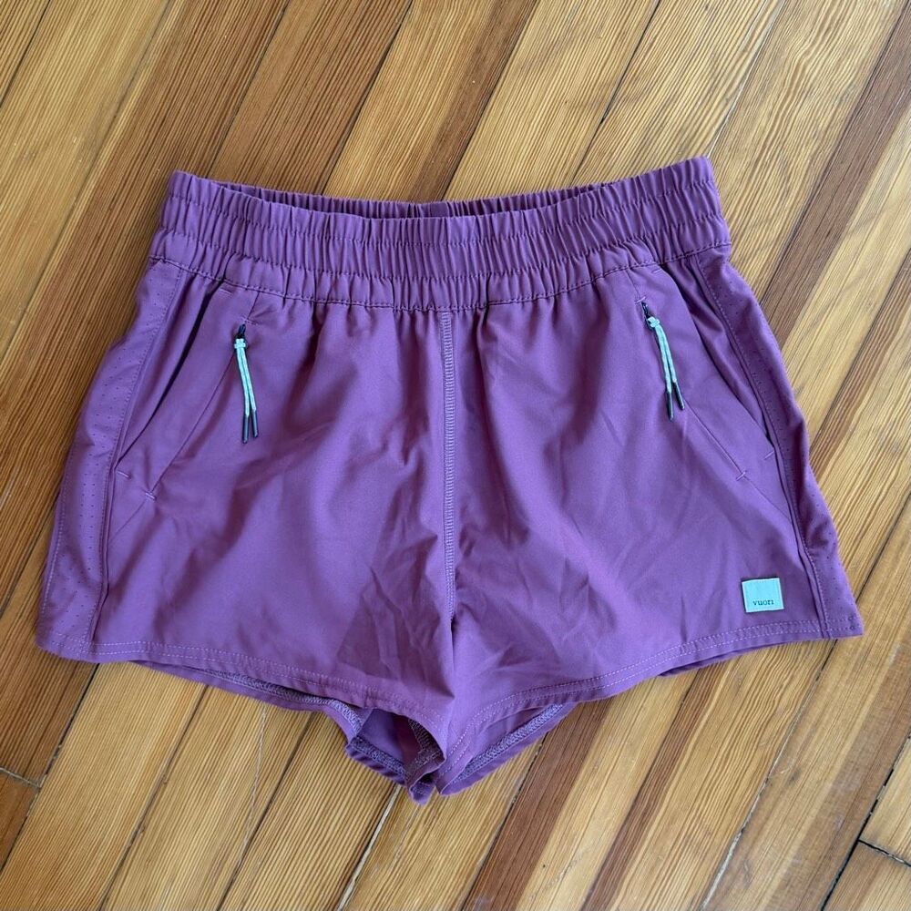 Vuori Dash Shorts in Hazelnut Size S - Picture 2 of 6